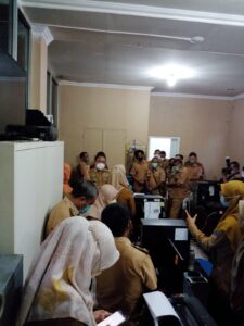 Walikota Metro melakukan sidak di Bagian Umum Setda. Kota Metro