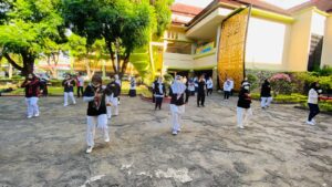 SENAM JANTUNG SEHAT DI HALAMAN PEMKOT. METRO